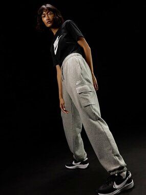 NWT Nike Sportswear Club Fleece Mid-Rise Oversized Cargo Sweatpants